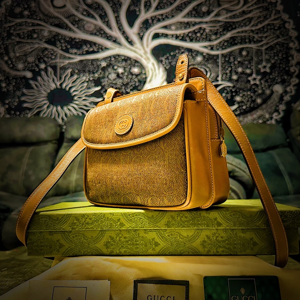Authentic Vintage Y2K Gucci Brown and Tan Women's crossbody Bag - Picture 9 of 16